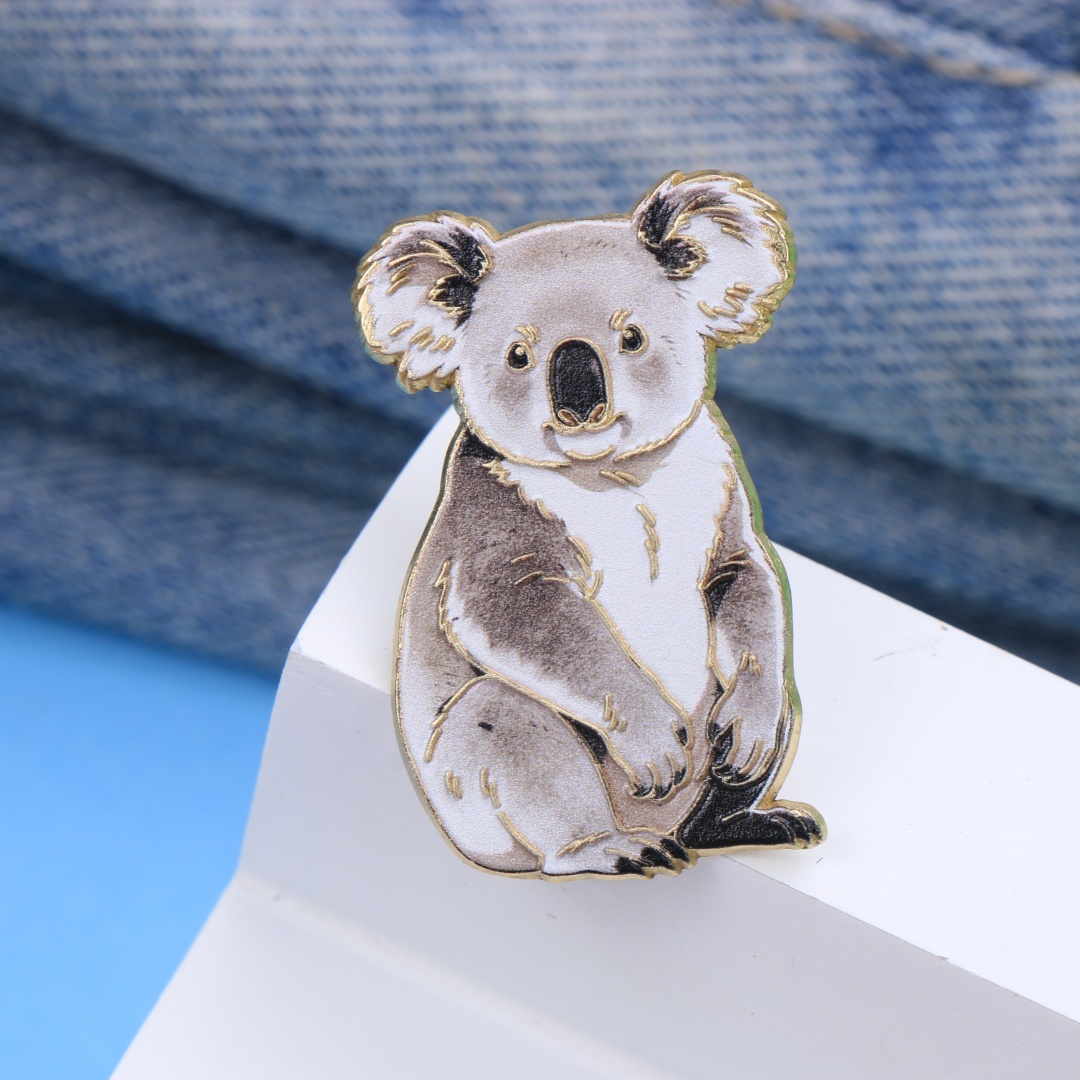 Broche de Metal Esmaltado de C - Embroidery Australia avaliação e preço