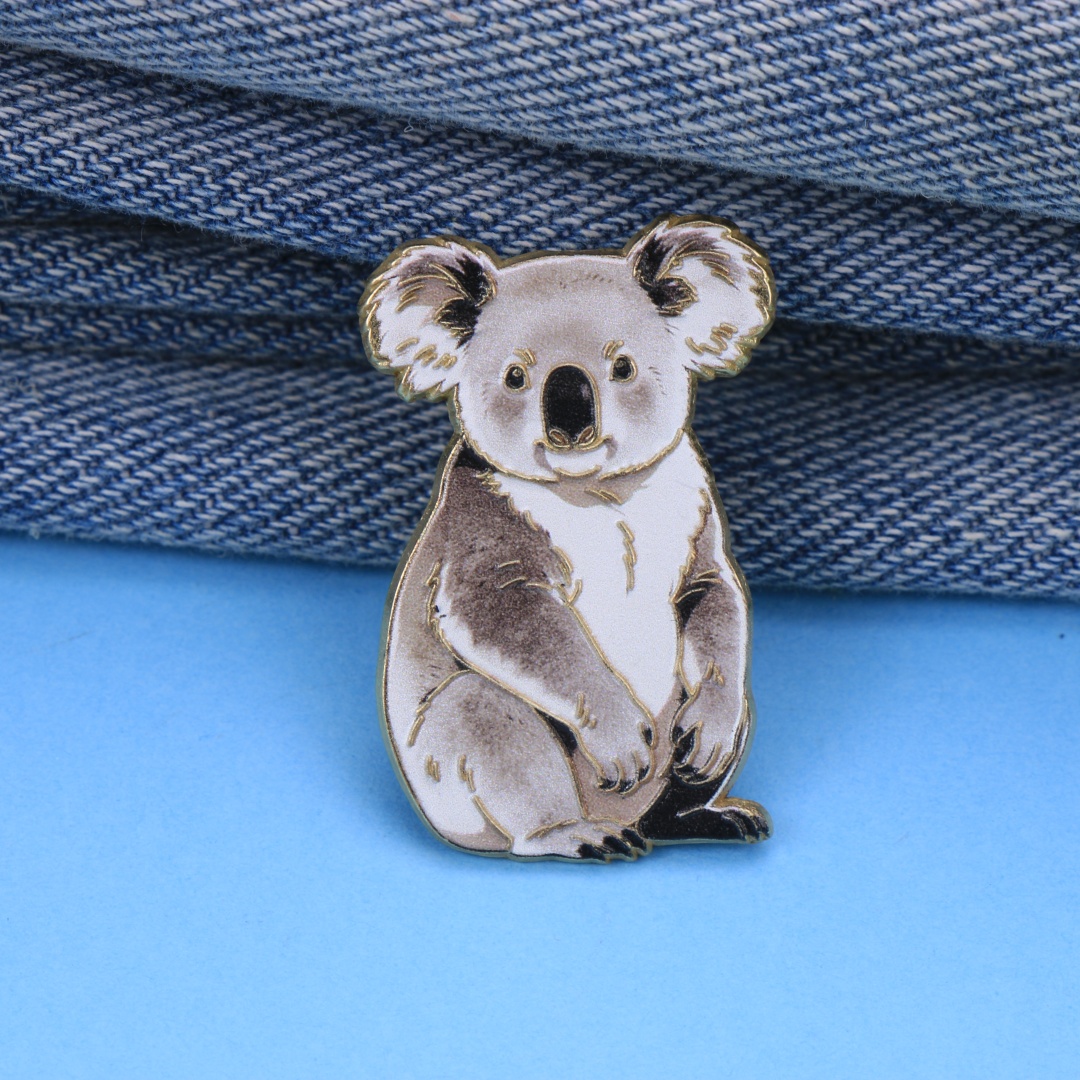 Broche de Metal Esmaltado de C - Embroidery Australia avaliação e preço